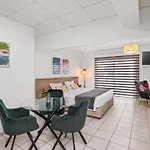 Bay Apartment Larnaca