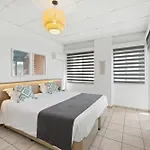 Bay Apartment *