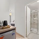 Apartment Bay *