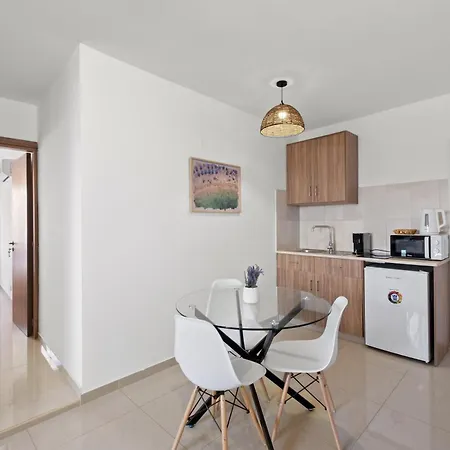 Bay Apartment *